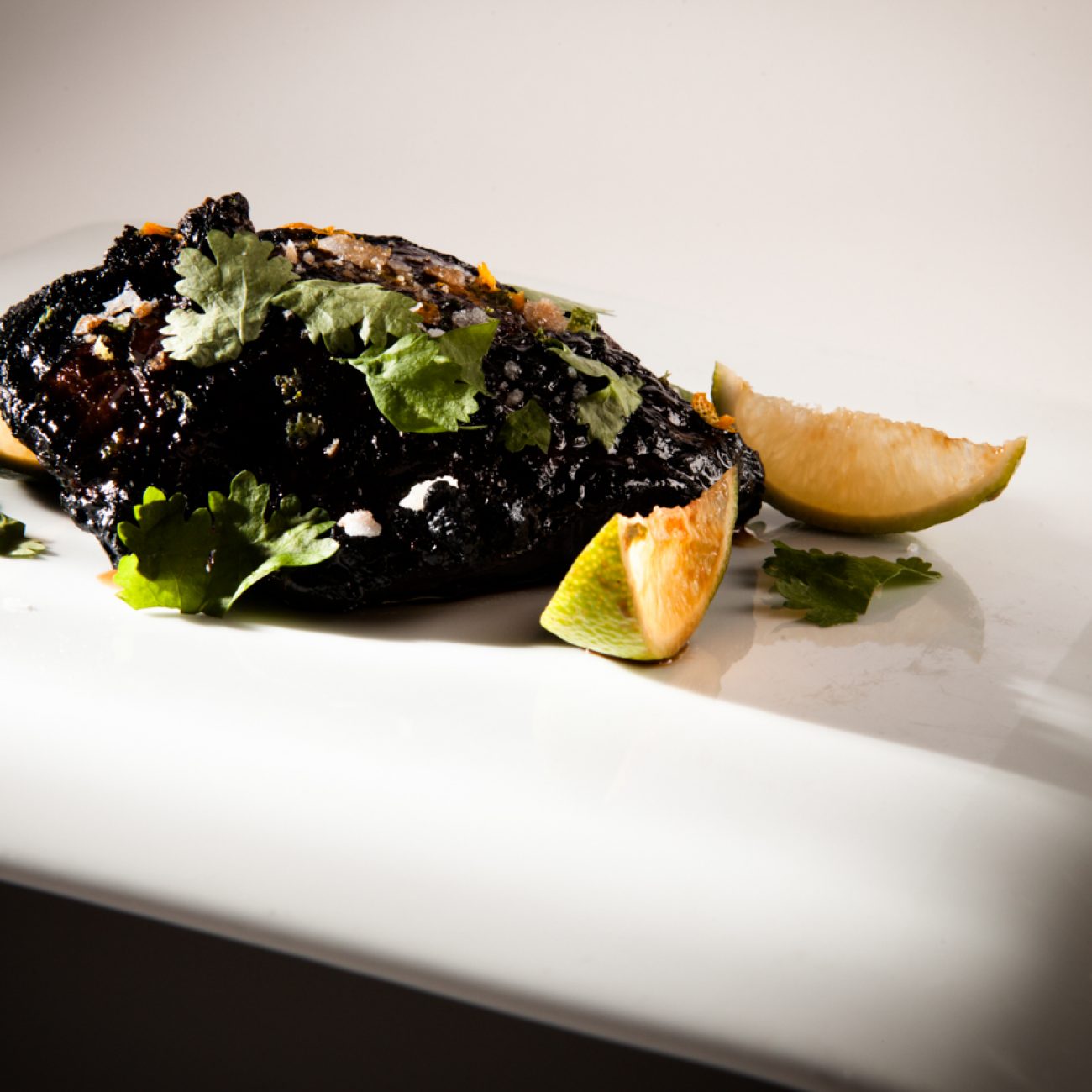 Presa ibérica caramelizada con soja, miel y jengibre
