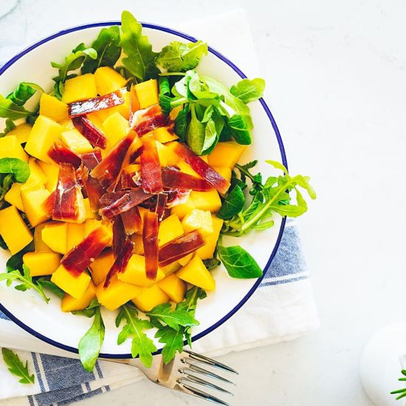 Ensalada de mango y jamón